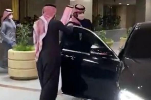 فيديو.. الأمير محمد بن سلمان يغادر مستشفى الملك فيصل التخصصي بالرياض