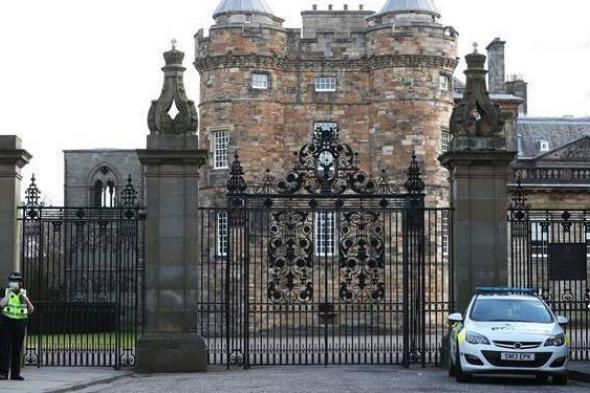شرطة إسكتلندا تعثر على جسم مشبوه بقصر الملكة إليزابيث