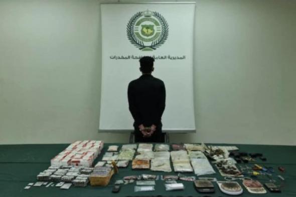 الإطاحة بـ مصري عرض وروج مواد مخدرة في الرياض