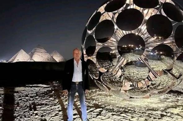 ساويرس يضخ 40 مليون دولار لتطوير "الصوت والضوء" في الأهرامات